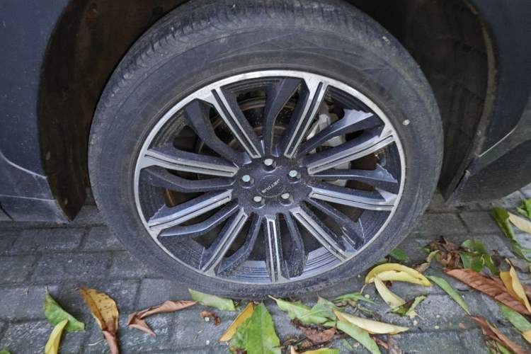 Used JETOUR Dashing 2022 1.6T DCT King SPORT Right Front Wheel Hub