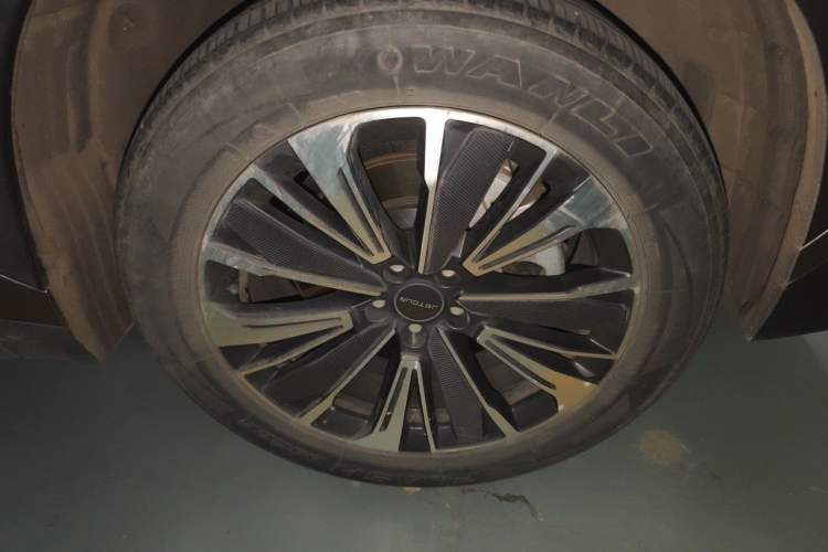 Used JETOUR Dashing 2022 1.6T DCT King PLUS Right Front Wheel Hub