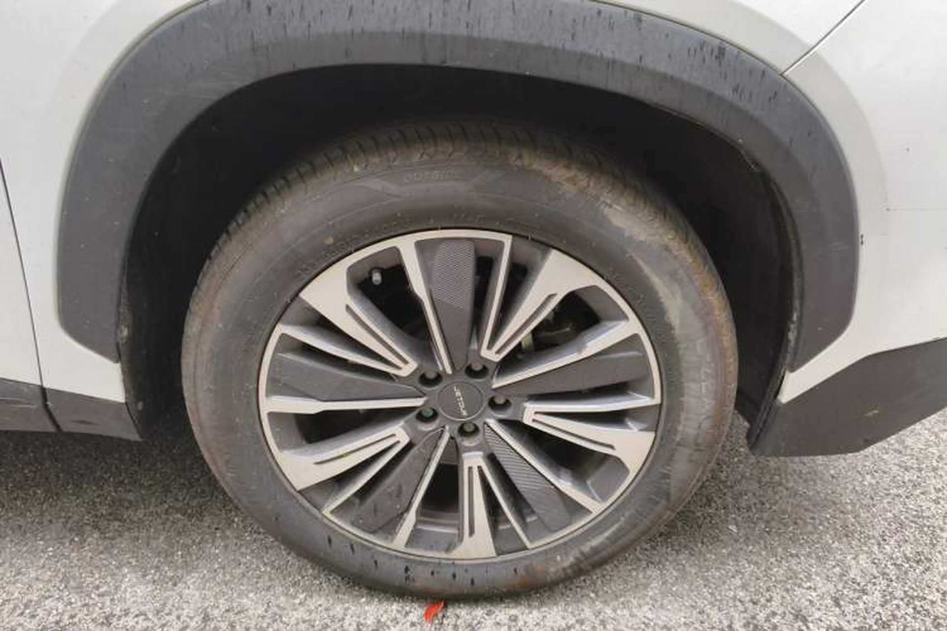 Used JETOUR Dashing 2022 1.6T DCT King PLUS Right Front Wheel Hub