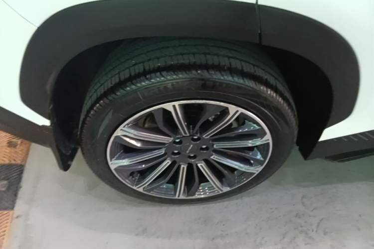 Used JETOUR Dashing 2022 1.6T DCT King MAX Right Rear Wheel Hub