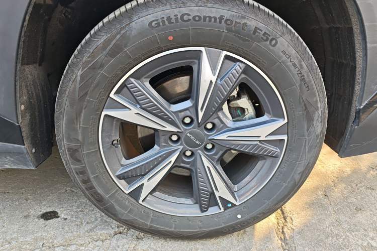 Used JETOUR Dashing 2023 1.5T DCT Starlight Shine Pro Edition Right Front Wheel Hub