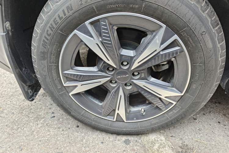 Used JETOUR Dashing 2023 1.5T DCT Starlight Shine Pro Edition Right Rear Wheel Hub