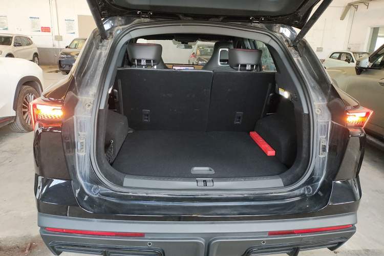 Used JETOUR Dashing 2023 1.5T DCT Starlight Shine Pro Edition Trunk