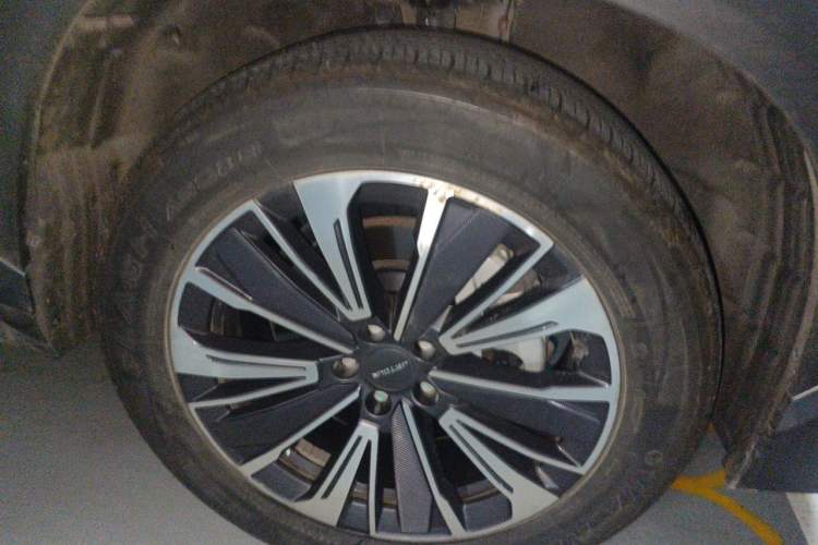 Used JETOUR Dashing 2023 1.6T DCT King PLUS Right Front Wheel Hub