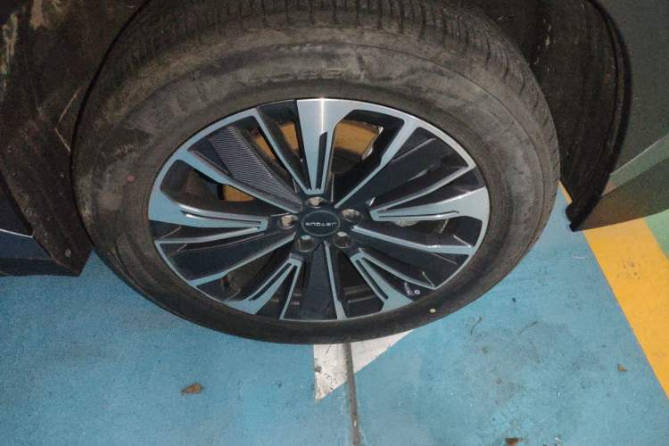 Used JETOUR Dashing 2023 1.6T DCT King PRO Right Front Wheel Hub