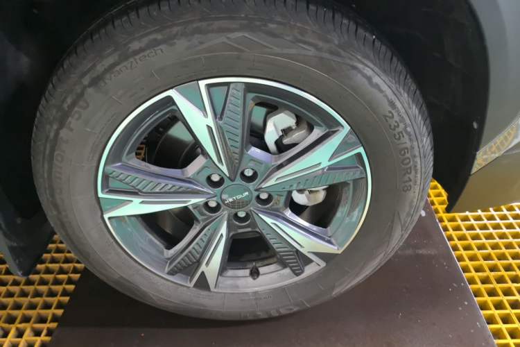 Used JETOUR Dashing 2023 1.5T DCT Starlight Shine Pro Edition Right Front Wheel Hub