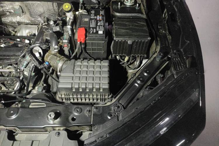 Used JETOUR Dashing 2024 1.5T DCT Youth Engine Bay Left