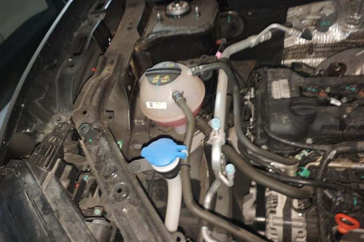 Used JETOUR Dashing 2024 1.5T DCT Starry Peanut Edition Engine Bay Right