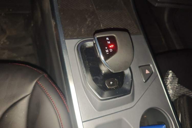 Used JETOUR Dashing 2024 1.5T DCT Starry Peanut Edition Gear Lever