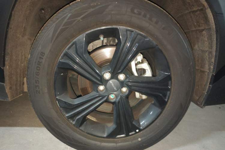 Used JETOUR Dashing 2024 1.5T DCT Starry Peanut Edition Right Front Wheel Hub