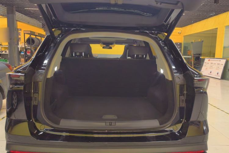 Used JETOUR Dashing 2024 1.5T DCT Starlight Shine Pro Edition Trunk