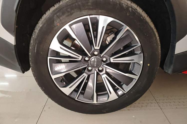 Used JETOUR Dashing 2024 1.6T DCT King PRO Right Rear Wheel Hub