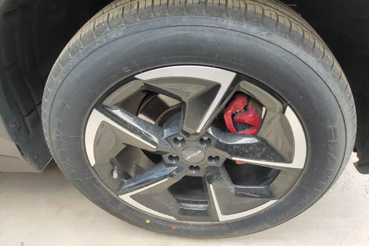 Used JETOUR Dashing 2025 1.5T DCT Ultimate Edition Right Front Wheel Hub