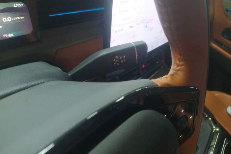 Used JETOUR Dashing 2025 1.5TD DCT Flagship Edition Gear Lever