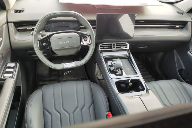Used JETOUR Dashing 2025 1.5T DCT Luxury Edition Center Console