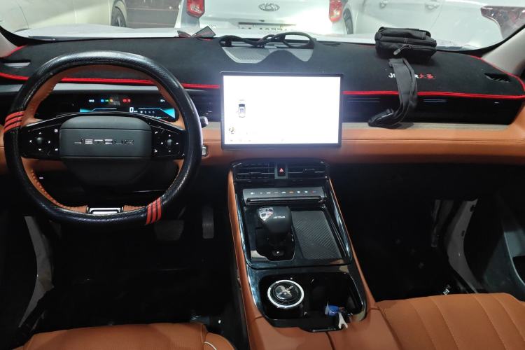 Used JETOUR Dashing 2025 1.5T DCT Luxury Edition Center Console