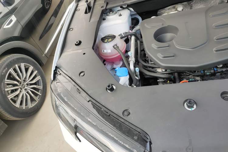 Used JETOUR Dashing 2025 1.5T DCT Luxury Edition Engine Bay Right