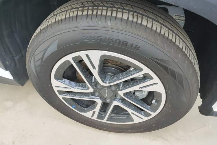 Used JETOUR Dashing 2025 1.5T DCT Luxury Edition Right Front Wheel Hub