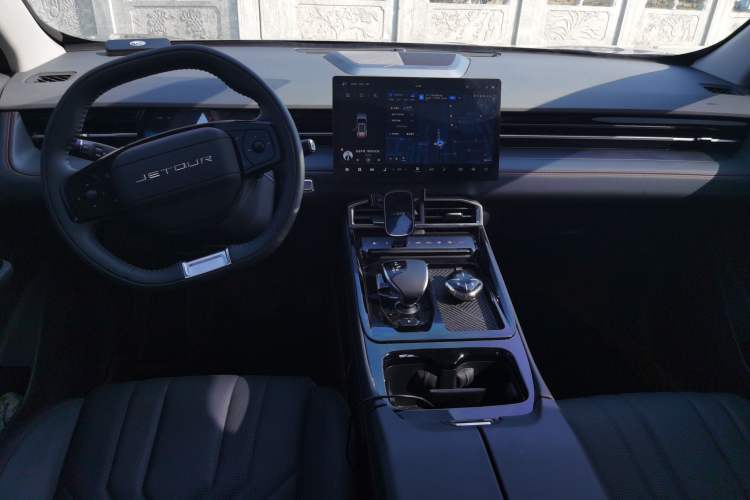 Used JETOUR Dashing 2026 Model—1.5T DCT Luxury Edition Center Console