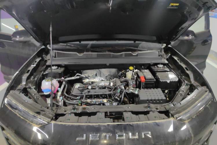 Used JETOUR Dashing 2026 Model—Youth Edition, 1.5T 6DCT Luxury Edition Engine Bay