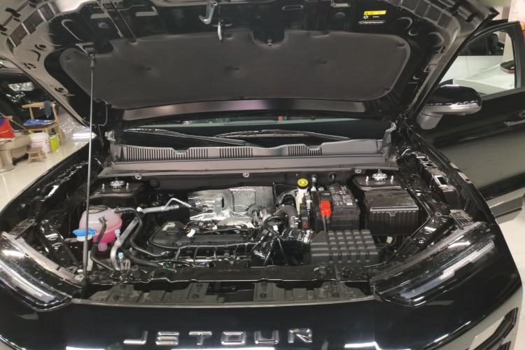 Used JETOUR Dashing 2026 Model—Youth Edition, 1.5T 6DCT Luxury Edition Engine Bay