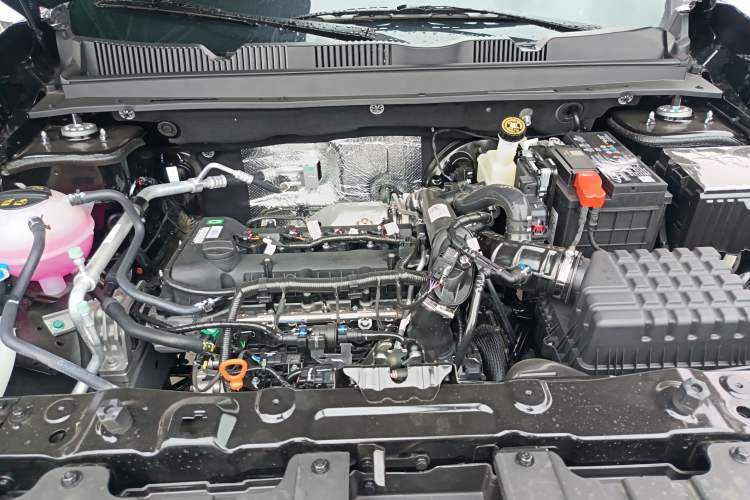 Used JETOUR Dashing 2026 Model—Youth Edition, 1.5T 6DCT Luxury Edition Engine Bay