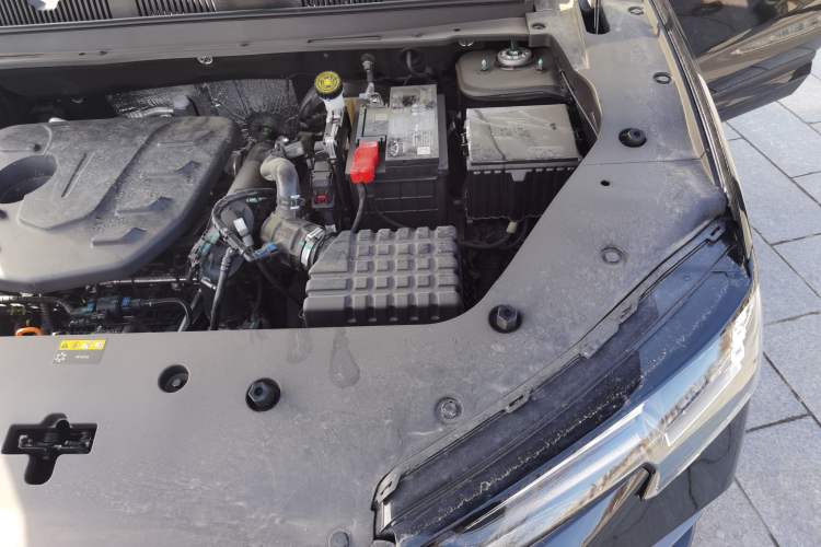 Used JETOUR Dashing 2026 Model—1.5T DCT Luxury Edition Engine Bay Left