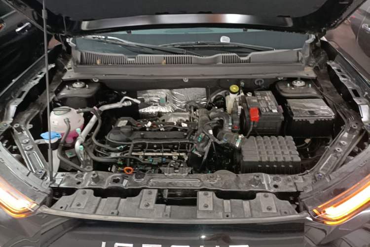Used JETOUR Dashing 2026 Model—Youth Edition, 1.5T 6DCT Elite Edition Engine Bay