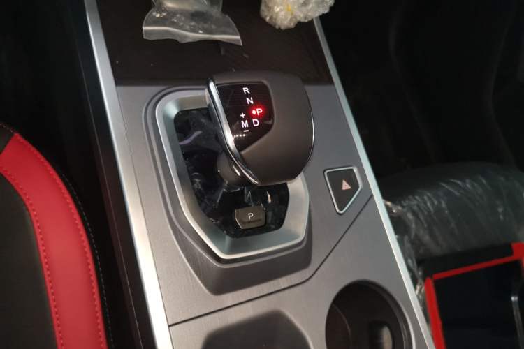 Used JETOUR Dashing 2026 Model—Youth Edition, 1.5T 6DCT Luxury Edition Gear Lever