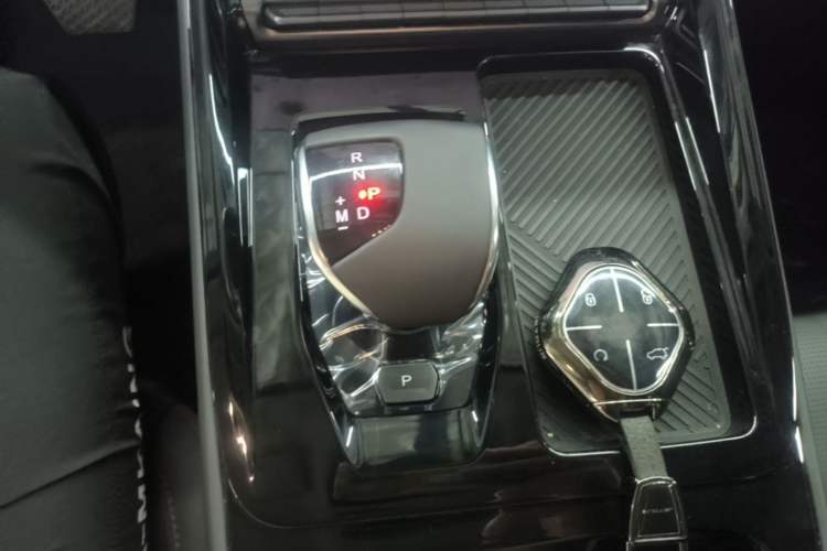 Used JETOUR Dashing 2026 Model—1.5T DCT Luxury Edition Gear Lever