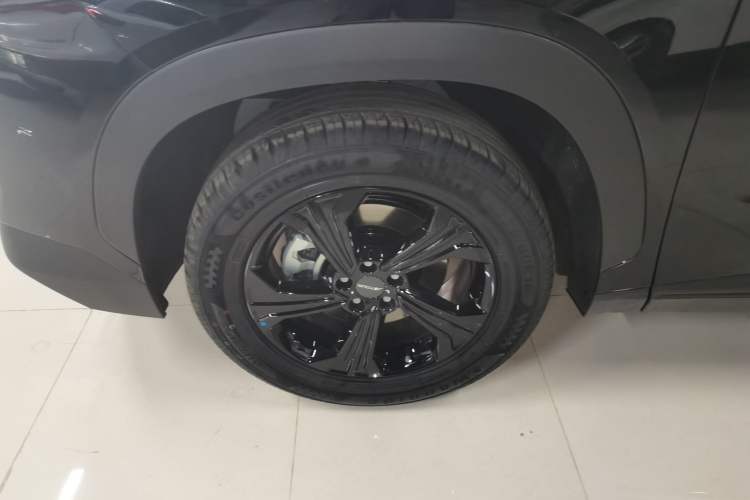 Used JETOUR Dashing 2026 Model—Youth Edition, 1.5T 6DCT Luxury Edition Left Front Wheel Hub