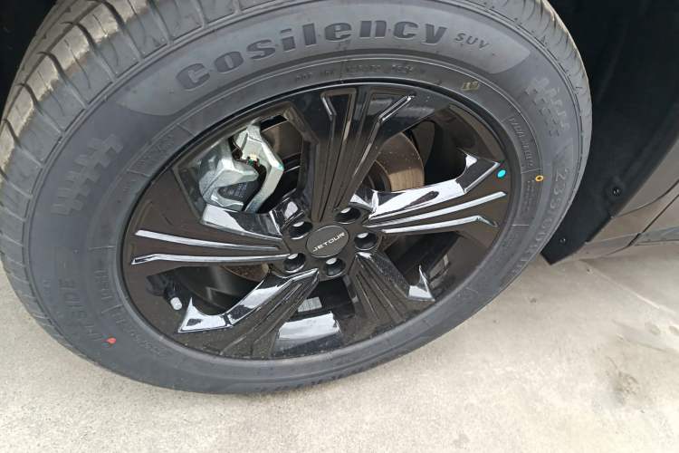 Used JETOUR Dashing 2026 Model—Youth Edition, 1.5T 6DCT Luxury Edition Left Front Wheel Hub