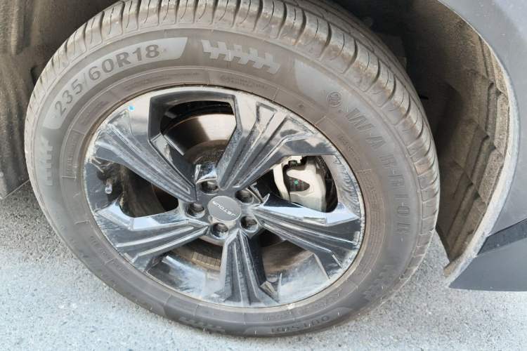 Used JETOUR Dashing 2026 Model—Youth Edition, 1.5T 6DCT Luxury Edition Right Front Wheel Hub