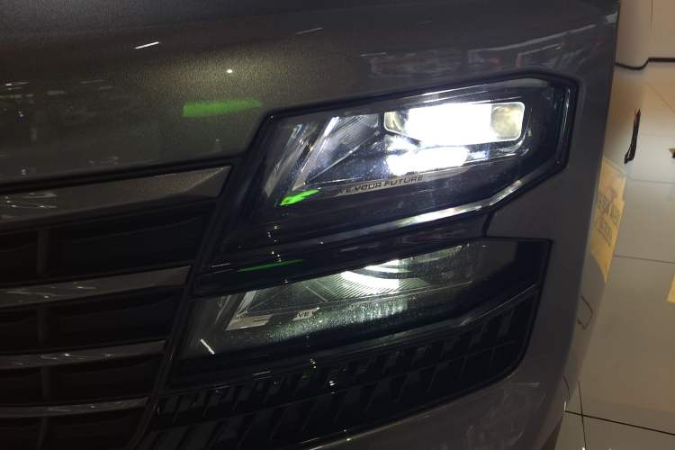 Used JETOUR Dashing 2026 Model—Youth Edition, 1.5T 6DCT Elite Edition Left Front Headlight