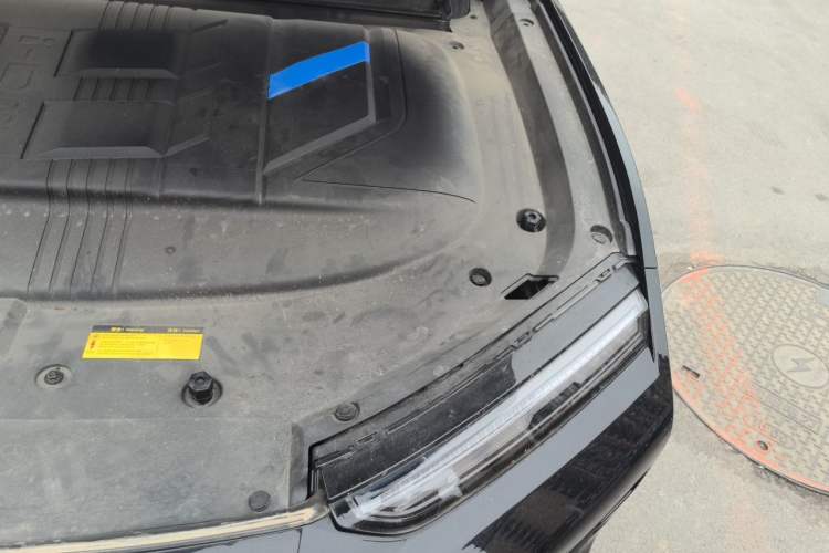 Used JETOUR Dashing i-DM 2022 1.5T DHT Lightning 01 Engine Bay Left