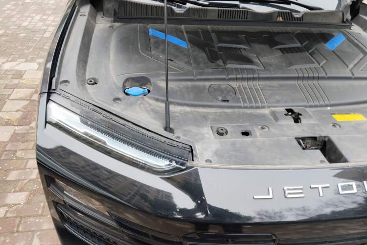 Used JETOUR Dashing i-DM 2022 1.5T DHT Lightning 01 Engine Bay Right