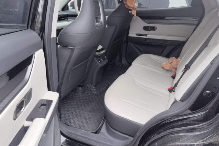 Used JETOUR Dashing i-DM 2022 1.5T DHT Lightning 01 Left Rear Seat