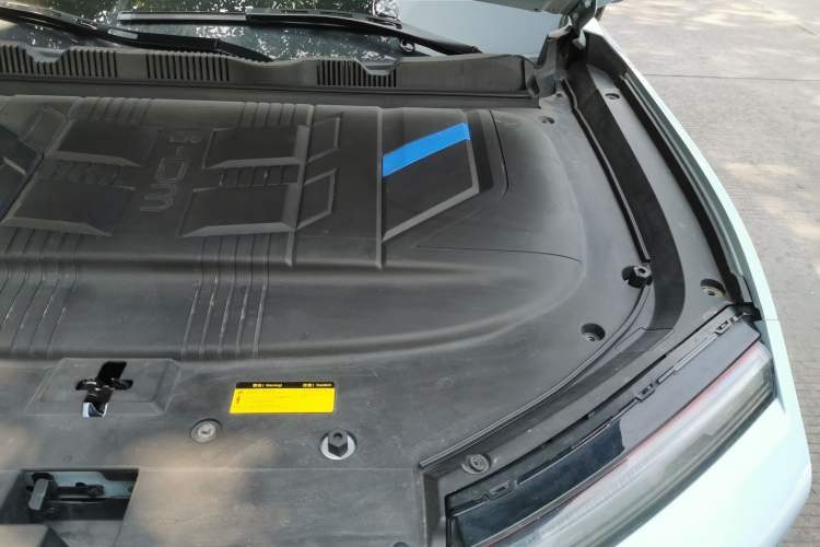 Used JETOUR Dashing i-DM 2022 1.5T DHT Lightning 02 Engine Bay Left
