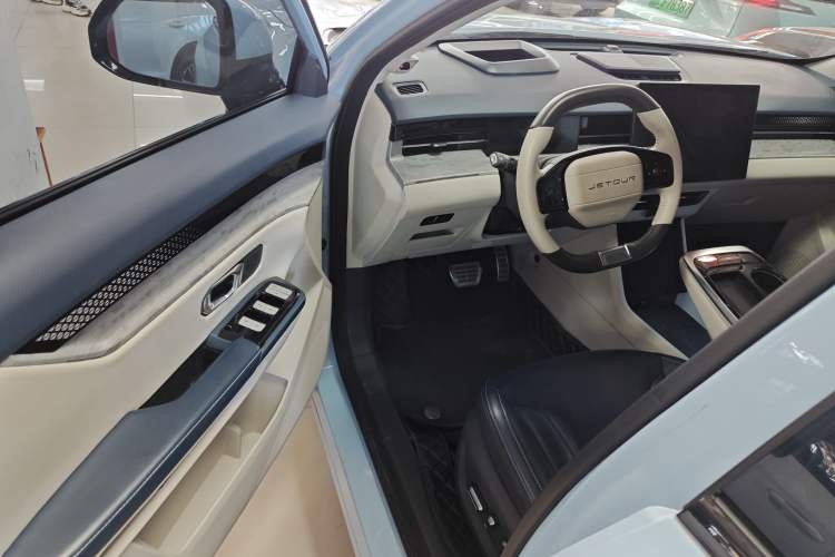 Used JETOUR Dashing i-DM 2022 1.5T DHT Lightning 02 Interior 2