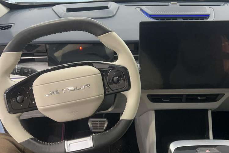 Used JETOUR Dashing i-DM 2022 1.5T DHT Lightning 02 Interior 5