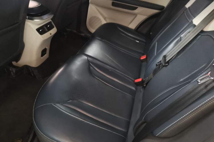 Used JETOUR Dashing i-DM 2022 1.5T DHT Lightning 02 Left Rear Seat