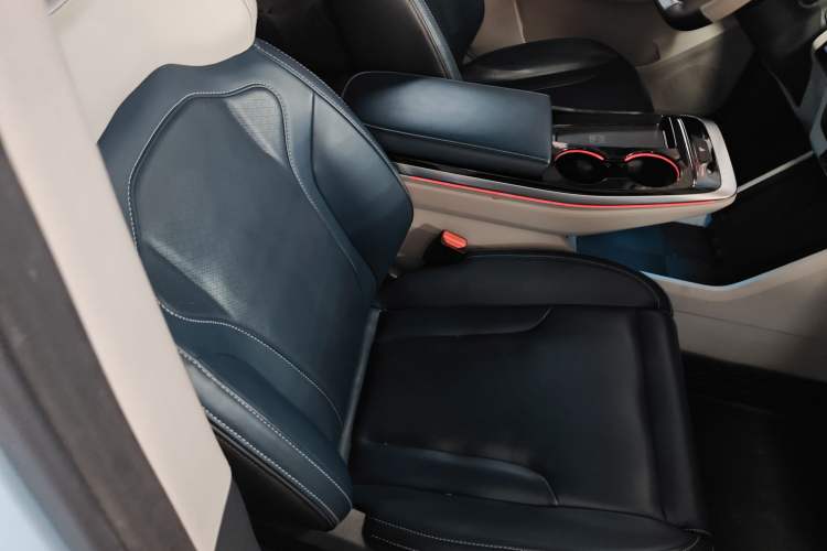 Used JETOUR Dashing i-DM 2022 1.5T DHT Lightning 02 Right Front Seat