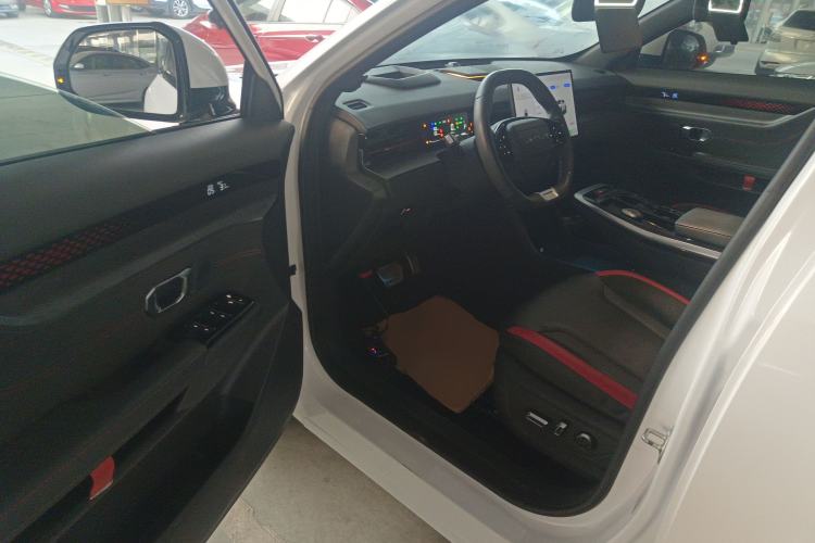 Used JETOUR Dashing i-DM 2022 1.5T DHT Lightning 02 Interior 3