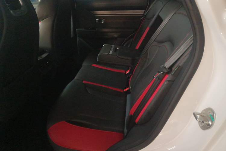 Used JETOUR Dashing i-DM 2022 1.5T DHT Lightning 02 Interior 4