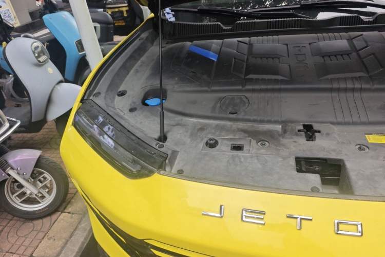 Used JETOUR Dashing i-DM 2022 1.5T DHT Lightning 01 Engine Bay Right