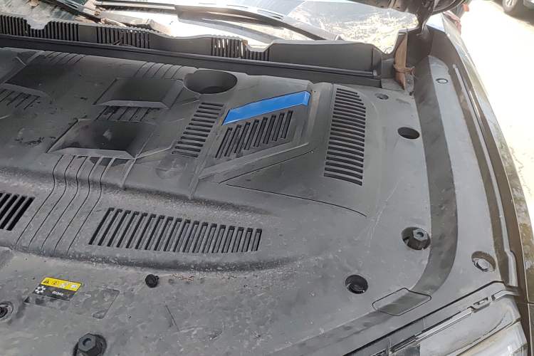 Used JETOUR Dashing i-DM 2023 1.5T DHT Lightning 01 Engine Bay Left