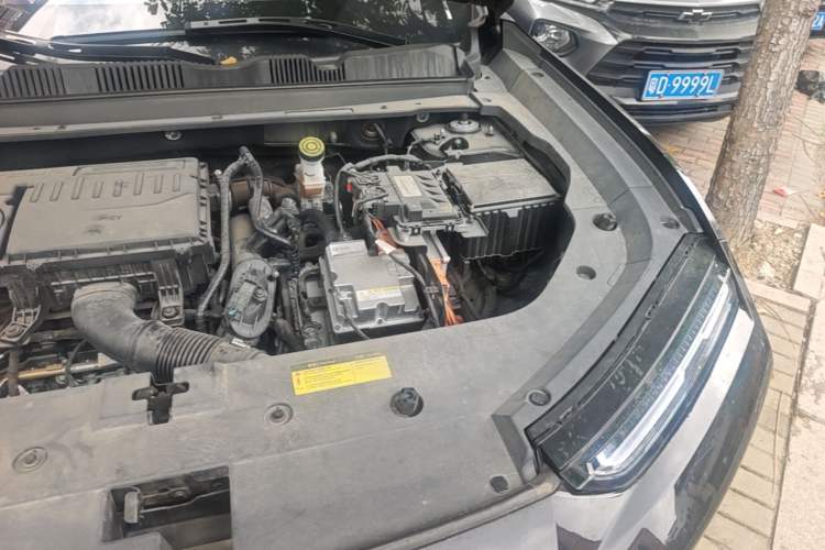 Used JETOUR Dashing i-DM 2023 1.5T DHT Lightning Engine Bay Left