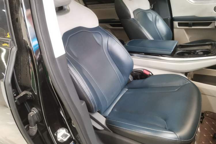 Used JETOUR Dashing i-DM 2023 1.5T DHT Lightning Right Front Seat