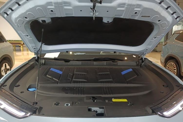 Used JETOUR Dashing i-DM 2023 1.5T DHT Lightning 02 Engine Bay