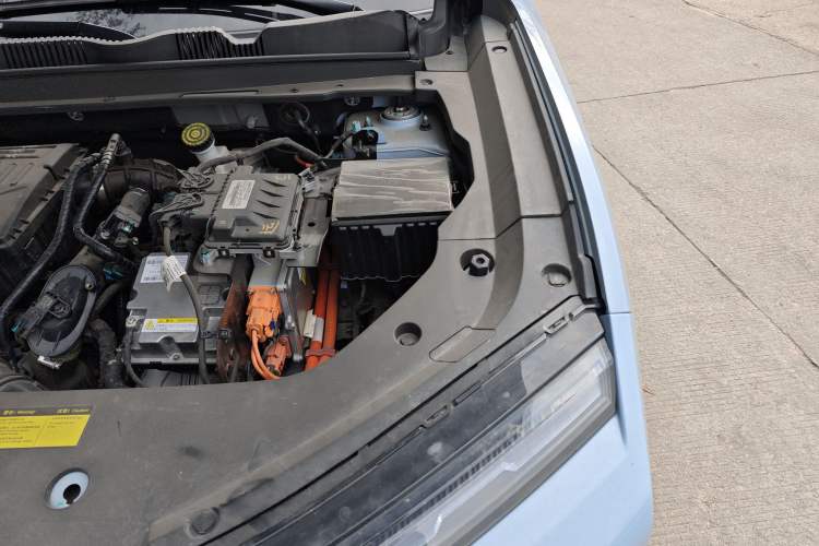 Used JETOUR Dashing i-DM 2023 1.5T DHT Lightning Engine Bay Left